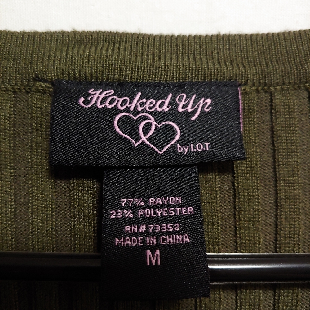 Hooked Up by I.O.T. Green Ribbed Long Sleeve Lace Up V Neck Top Size Medium - Picture 8 of 8